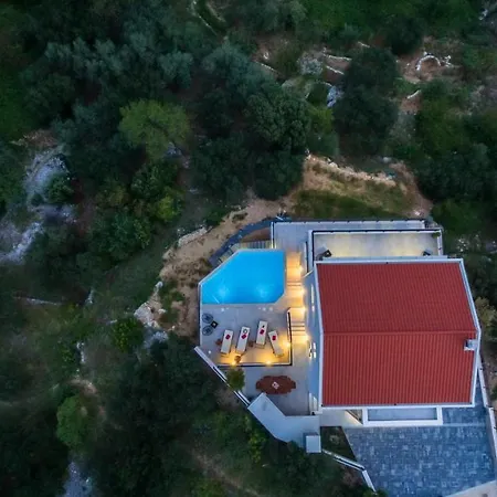 Villa Romance *