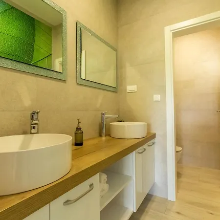 Villa Romance *