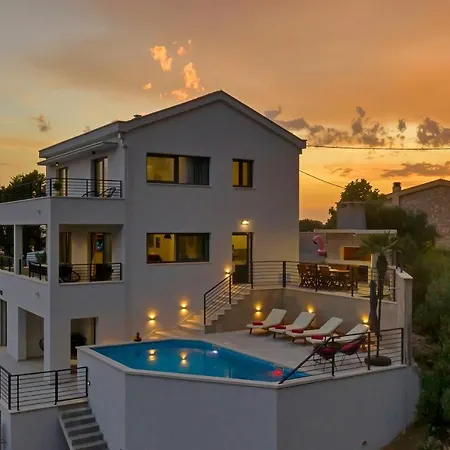Romance Villa